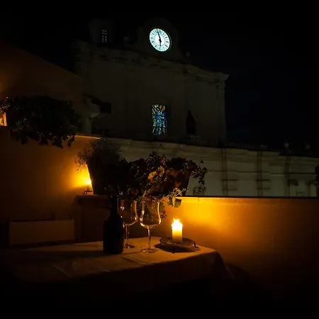 Piazza San Pantaleo 3*