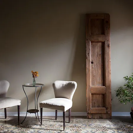 Piazza San Pantaleo לינה וארוחת בוקר