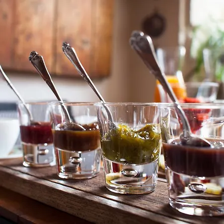 לינה וארוחת בוקר Piazza San Pantaleo סורסו