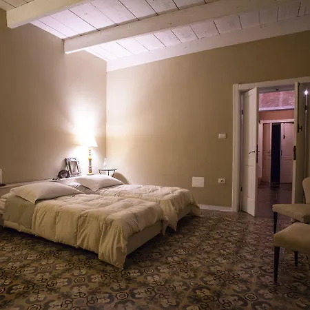 Piazza San Pantaleo Couette-café 3*