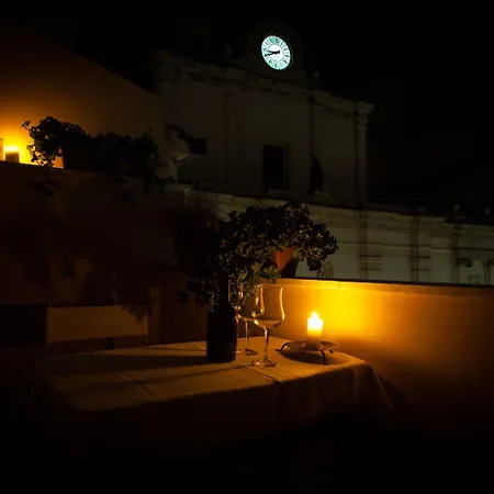 Piazza San Pantaleo Couette-café