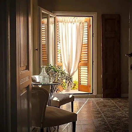 Piazza San Pantaleo Oda ve Kahvaltı 3*
