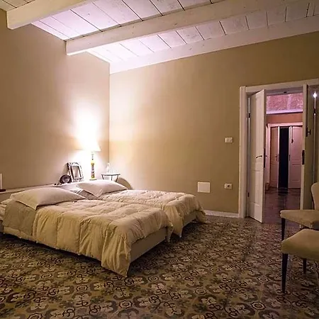 Piazza San Pantaleo Oda ve Kahvaltı 3*